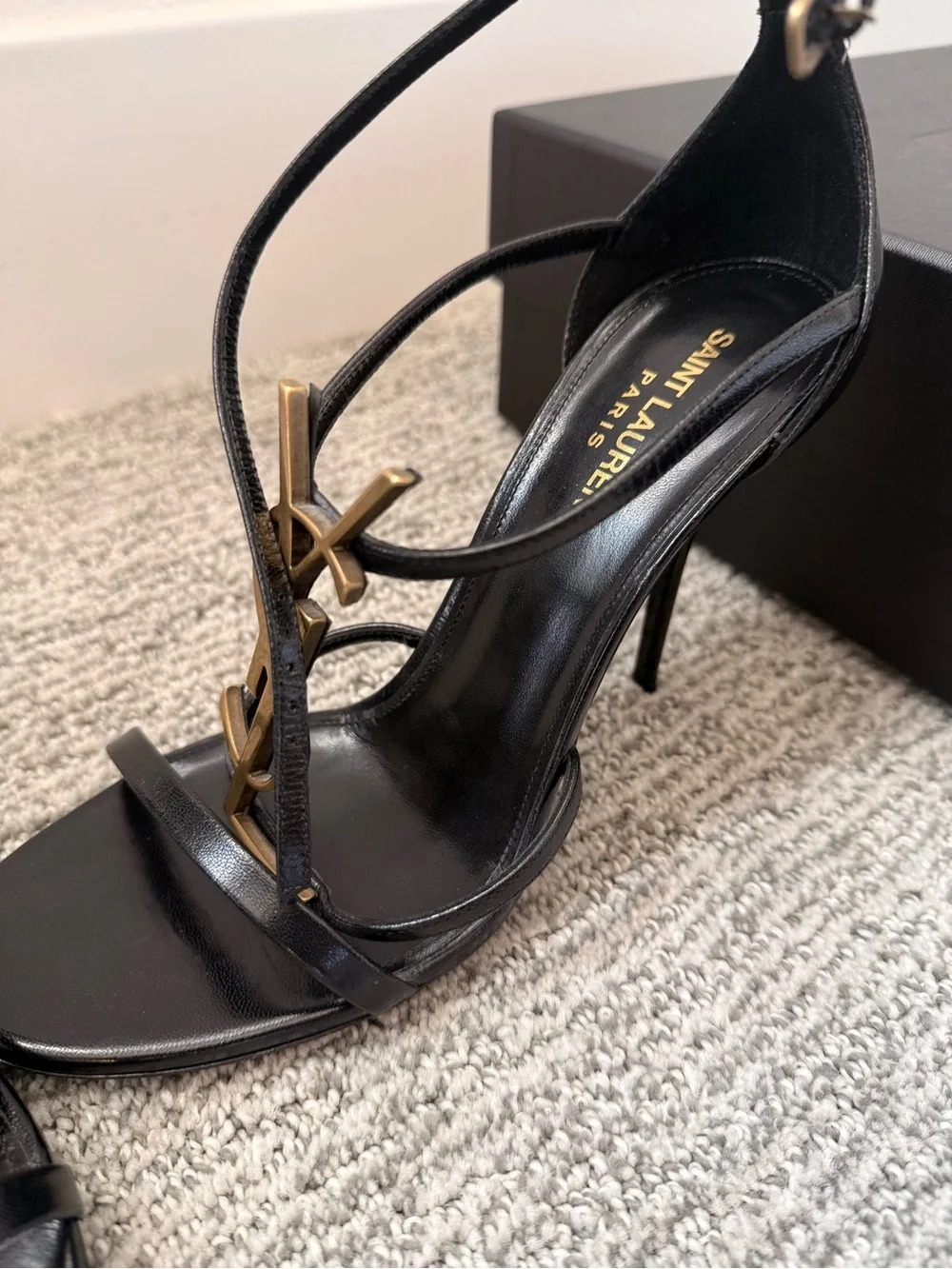 Authentic Saint Laurent Black Patent YSL Logo Sandals with Gold Hardware - Picture 7 of 7